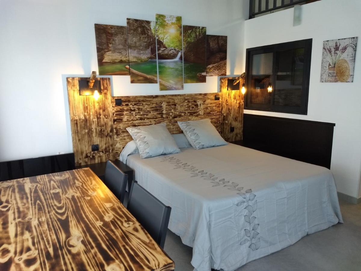 Les Terrasses De Valensole Bed & Breakfast Exterior photo